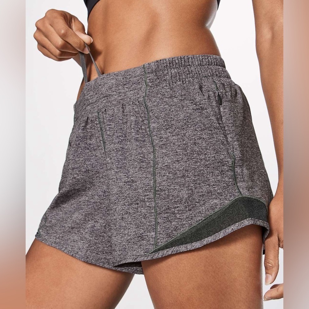 Lululemon Hotty Hot Short II *Long 4"-Heather Lux- Size 6 - Picture 2 of 8